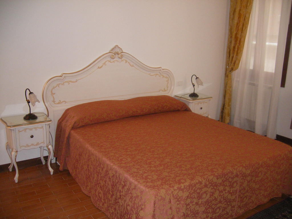 Ca' Luisa Bed & Breakfast Venedik Oda fotoğraf